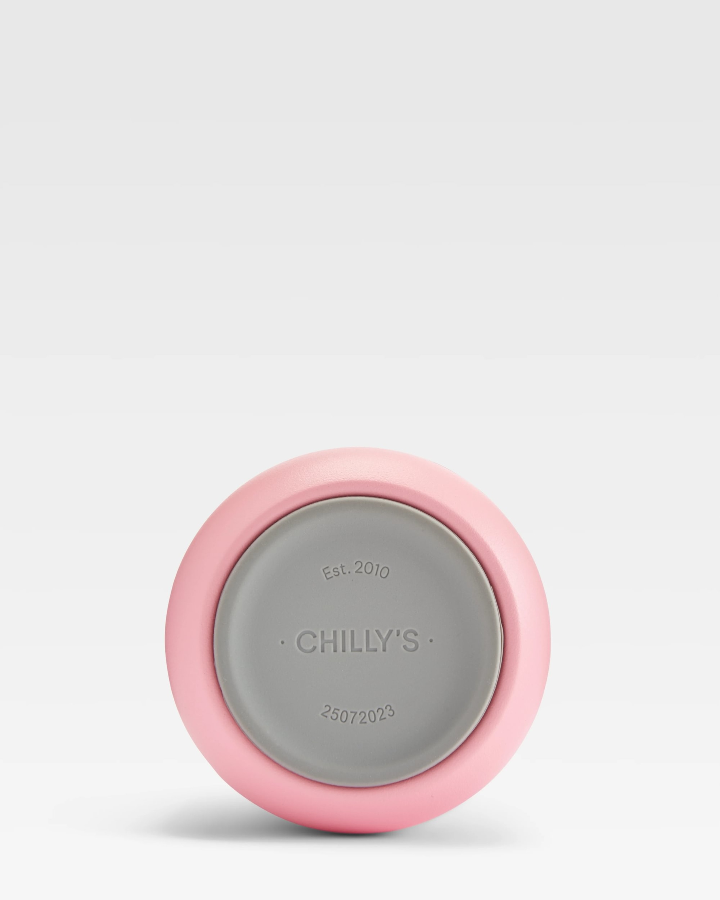 Nahaufnahme des Bodens einer Chillys Series 2 Flip Bottle in Ombre Sundown mit Schriftzug.
