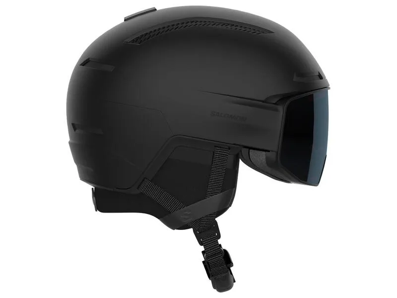 Schwarzer Skihelm Salomon Driver Prime Sigma Photo MIPS mit integriertem Visier und Kinnriemen.