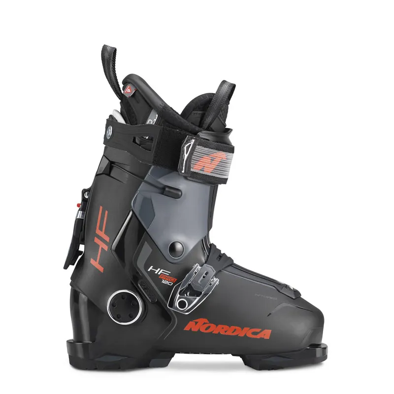 Schwarzer Nordica HF 110 GW Skischuh mit roten Details in Seitenansicht.