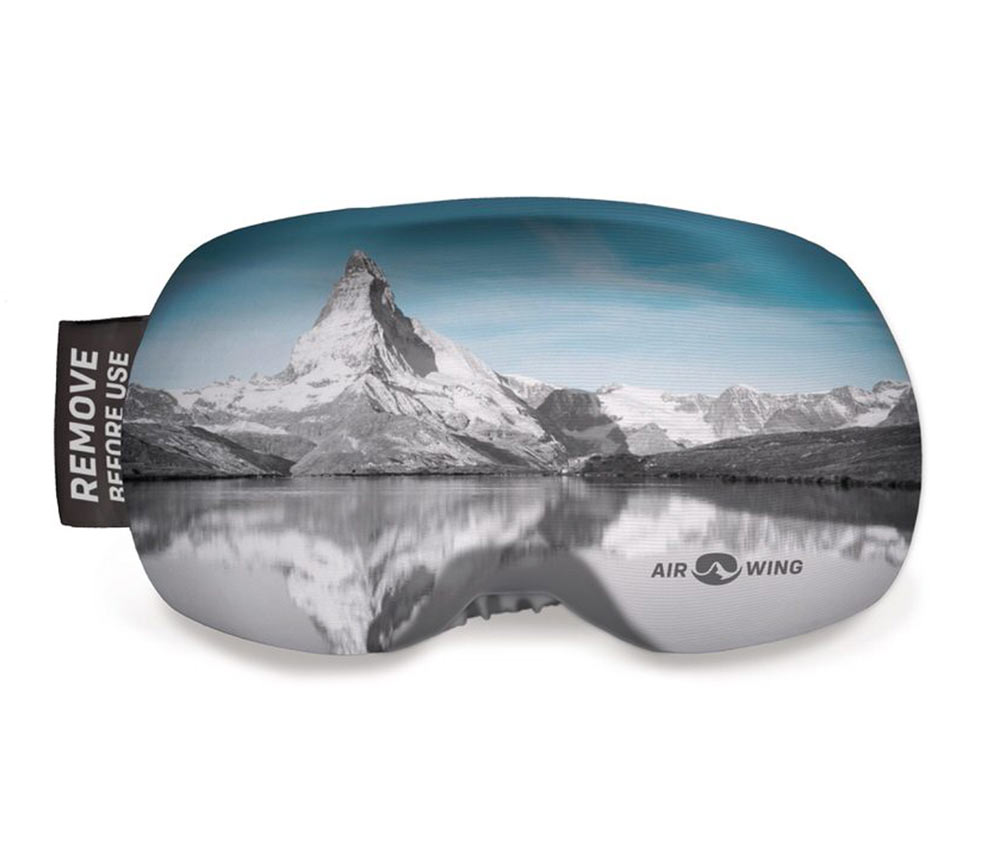 Skibrillen Schutzhülle mit Bergsee-Motiv, spiegelt die alpine Landschaft wider. Elastisches Band seitlich.