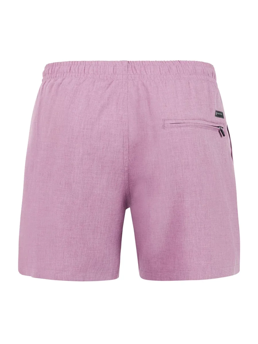 Rückansicht einer lila-farbenen "Protest Daviey Beachshort" mit Gummibund und Reißverschlusstasche.