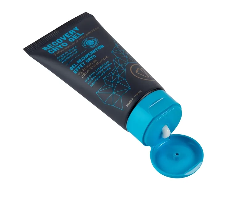 Tube Sidas Recovery Cryo Gel, blau, offen mit etwas Gel. Ideal zur Regeneration nach dem Sport.