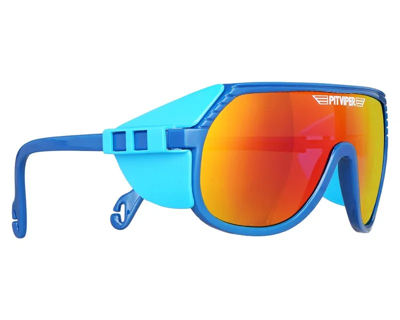 Blaue Grand Prix Sonnenbrille mit orangen, verspiegelten Gläsern von Pit Viper in der Seitenansicht.
