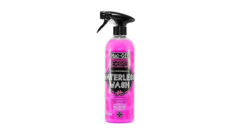 Pinke Sprühflasche Muc-Off eBike Waterless Wash für E-Bike Reinigung, schwarzer Sprühkopf.