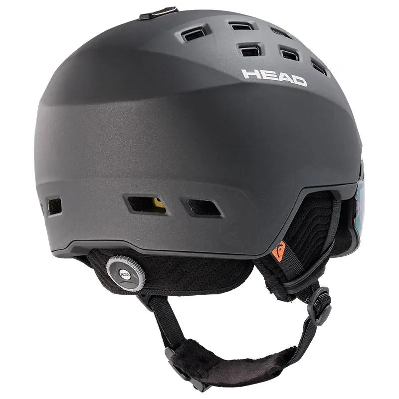 Schwarzer Skihelm "Head Radar 5K Photo Mips" von der Seite. Belüftungsöffnungen und Kinnriemen sind sichtbar.