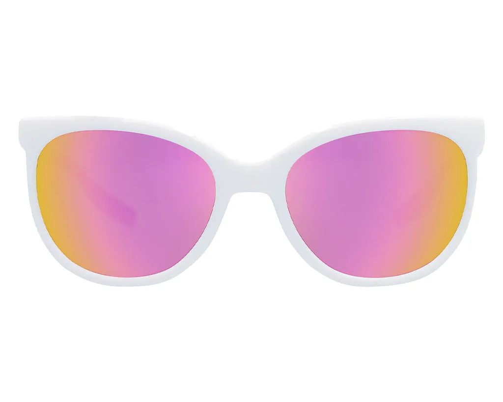 Nahaufnahme der Sonnenbrille Miami Nights Fondue mit weißen Rahmen und rosa-orangefarbenen, polarisierten Gläsern.