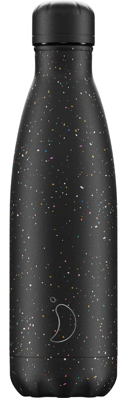 Schwarze Chillys Trinkflasche mit bunten Sprenkeln und Logo im unteren Bereich.