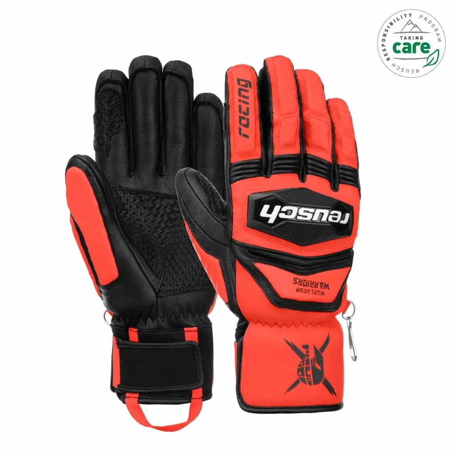 Zwei Reusch Worldcup Warrior SC Skihandschuhe in Rot und Schwarz.