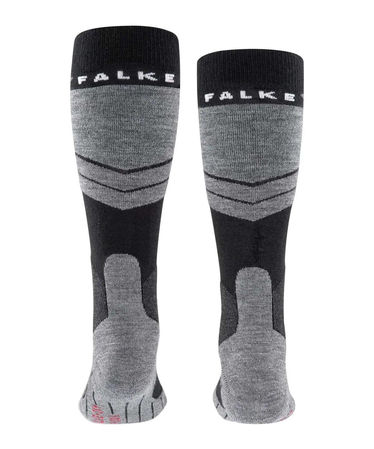 Ein Paar kniehohe Falke-Socken in Schwarz und Grau, frontal vor weißem Hintergrund. Bündchen schwarz mit weißem Falke-Logo. Schaft grau mit zwei dunklen V-Streifen. Fersen- und Zehenbereiche hellgrau verstärkt.