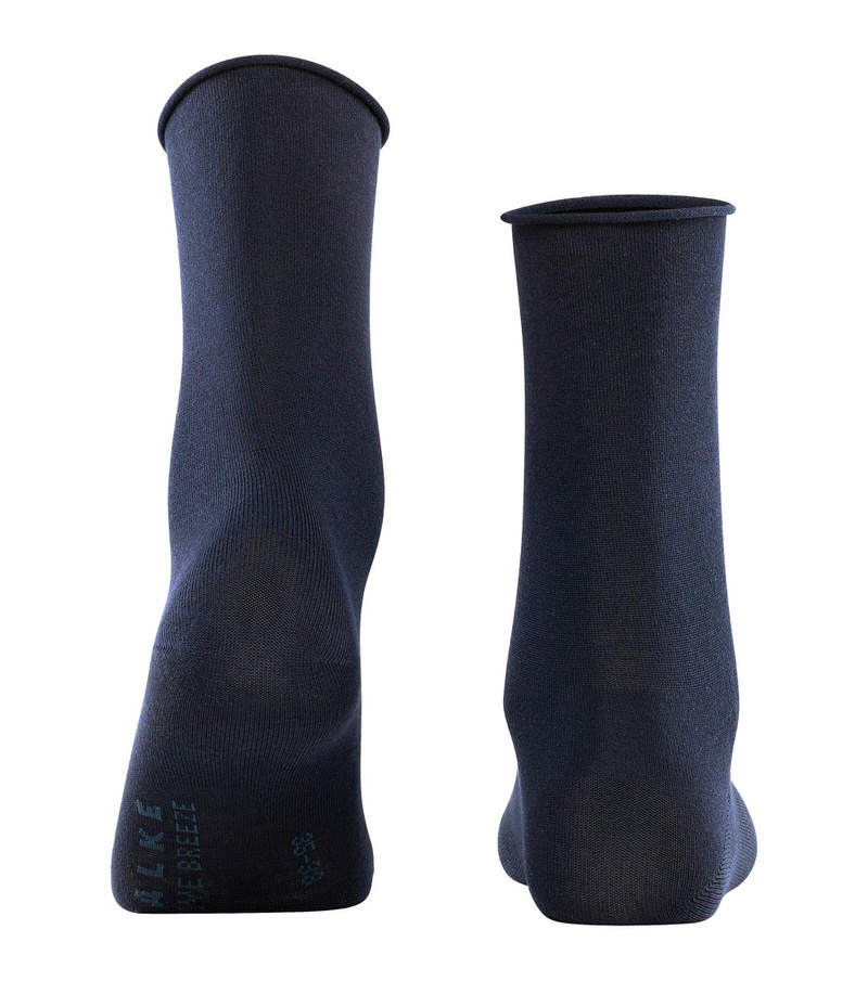 Dunkelblaue Socken Damen Zwei dunkelblaue Active Breeze Damen Socken mit Rollbündchen, von hinten.
