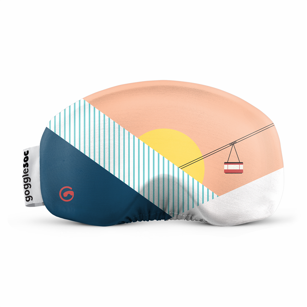 Gondy Soc Skibrillenhülle Gondy Soc: Skibrillen-Schutzhülle mit Gondel-Motiv, Sonne, blauem Streifenmuster und dunkelblauem Stoff.
