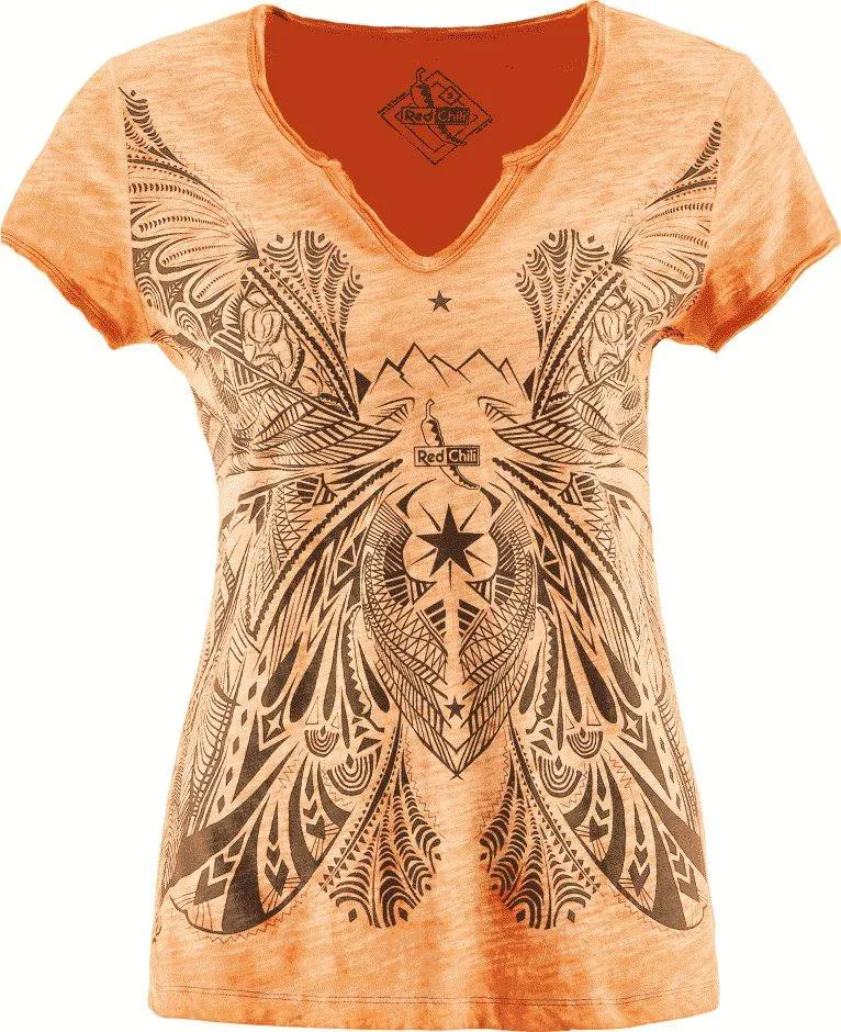 Mandarin-farbenes Damen-T-Shirt mit großem, schwarzem Print aus Bergen, Sternen und Mustern.