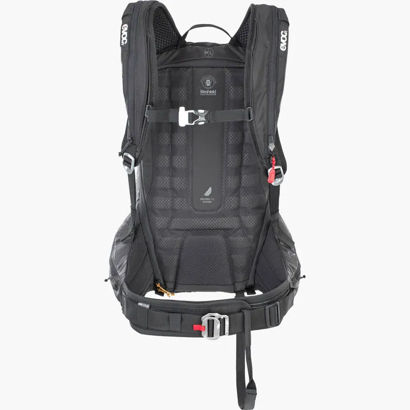 Schwarzer Evoc Line R.A.S. Protector 22L Rucksack von hinten, mit Rückenprotektor, Gurten und Trägern.