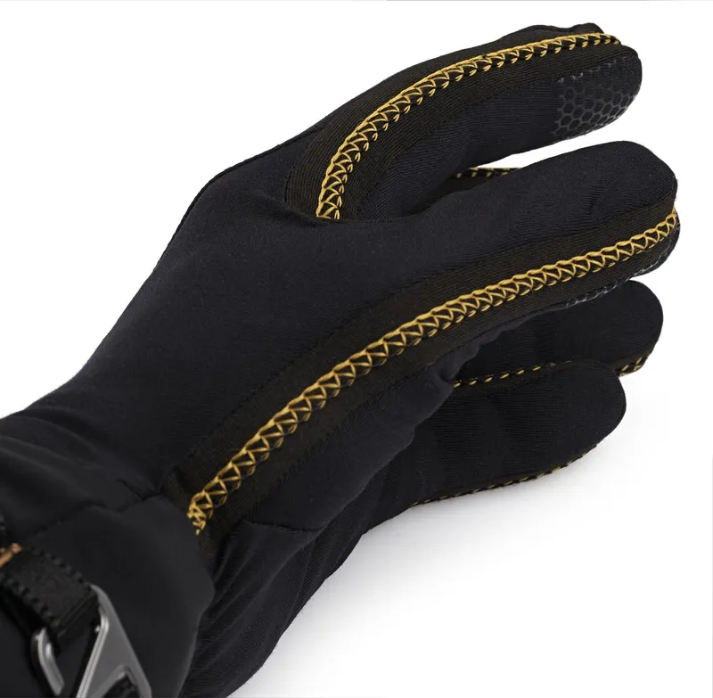 Nahaufnahme eines schwarzen Therm-ic Ultra Heat Liner Innenhandschuh mit gelber Naht.