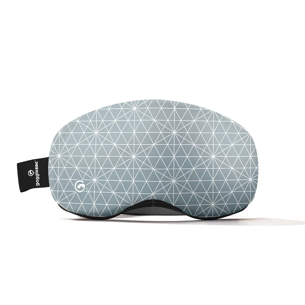 Grau-weiße Skibrillen-Schutzhülle Criss Cross Pro Soc mit geometrischem Dreiecksmuster. Seitliches, schwarzes Hersteller-Etikett.