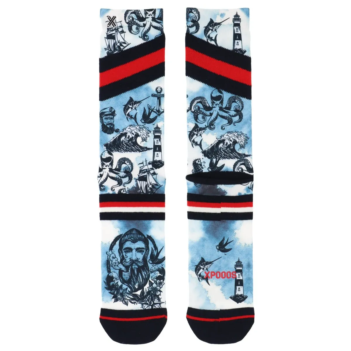 Xpooos Sailor Herrensocken, maritimes Muster mit Anker, Leuchtturm, Schiffen und Kraken auf blau-weißem Grund. Rot-schwarze Bänder.