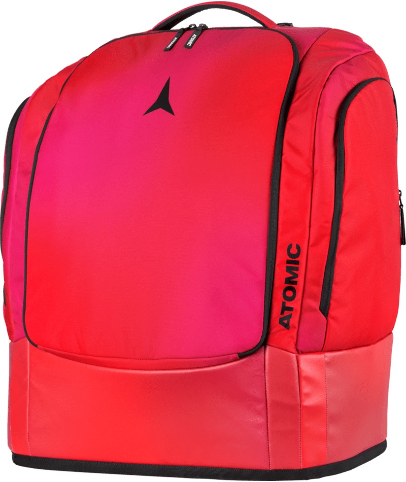 Ein roter Rucksack mit dem Schriftzug "ATOMIC" und einem schwarzen Logo. Der Rucksack hat Tragegriffe oben.