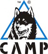 Logo der Marke CAMP: Blauer Rahmen in Dreiecksform, darin ein schwarzer Huskykopf. Darunter der Markenname CAMP in großen, schwarzen Buchstaben.
