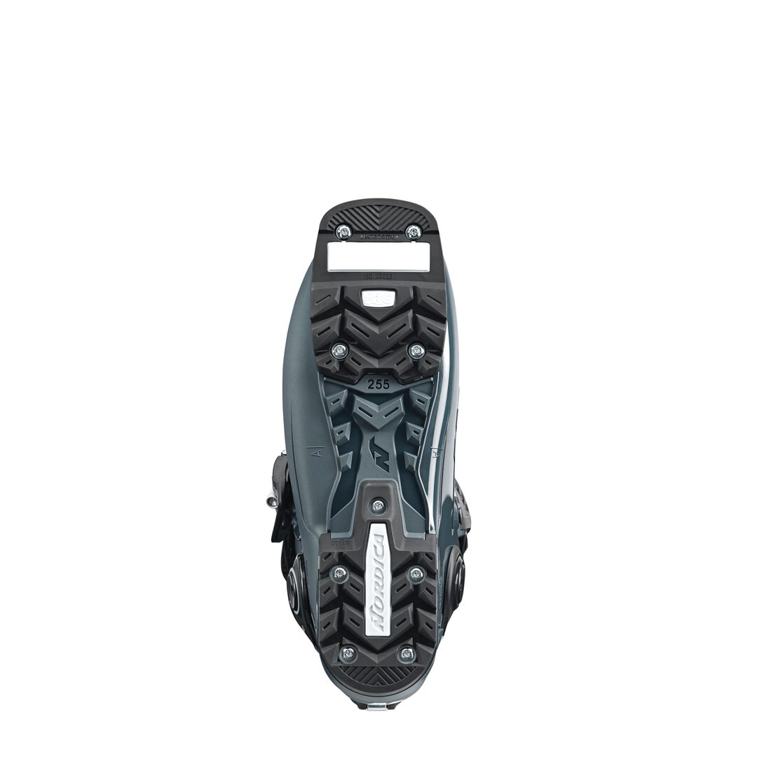 Nahaufnahme der Sohle des Nordica HF Pro 95 W GW Skischuhs, die GripWalk Extra-Grip Sohle ist gut sichtbar.