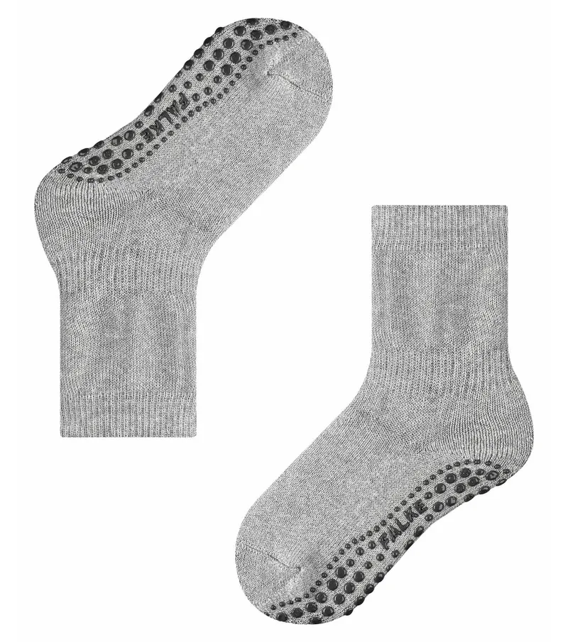 Zwei graue Kinder Socken mit Noppen von Catspads, eine liegend und eine stehend.