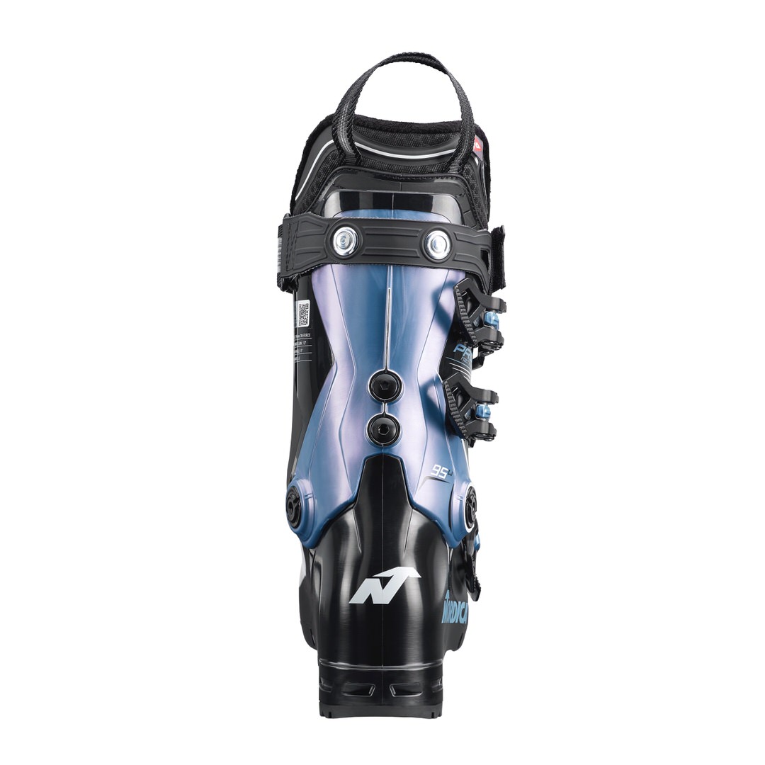 Rückansicht des Nordica Promachine 95 W GW Skischuhs in Schwarz und Blau mit Schnallen und "N" Logo.