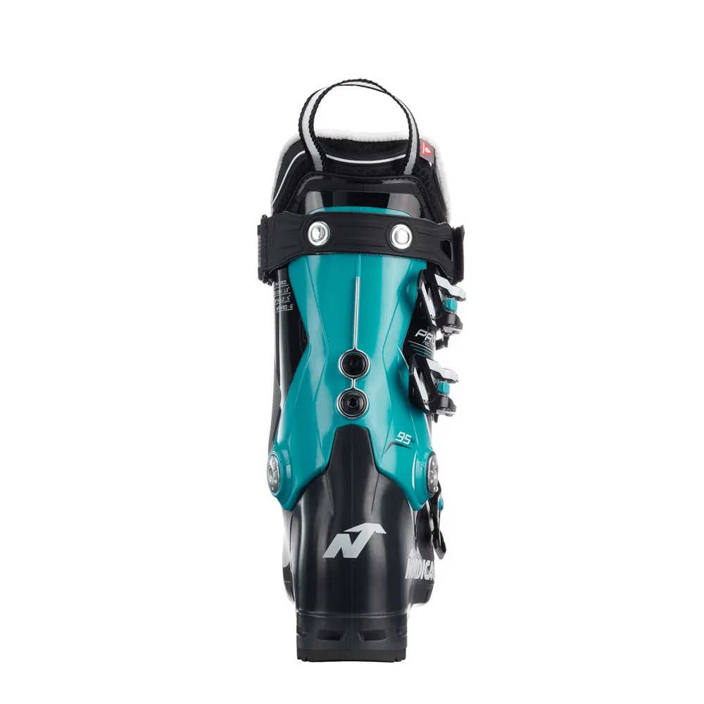 Nahaufnahme des Nordica Pro Machine 95 W GW Skischuhs in Schwarz und Anthrazit von hinten.