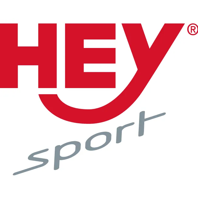 HEY sport Logo auf weißem Grund: oben „HEY“ in großen, leuchtend roten Großbuchstaben mit sanft geschwungenem unteren Bogen des „Y“ und ®-Symbol. Darunter „sport“ kleiner, grau, leicht kursiv und schräg platziert.