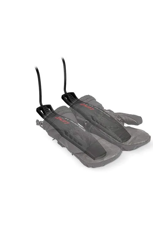 Zwei Lenz Space Warmer 1.0 mit Kabeln liegen auf Handschuhen. Die Warmer haben Heizrippen und rote Schrift.