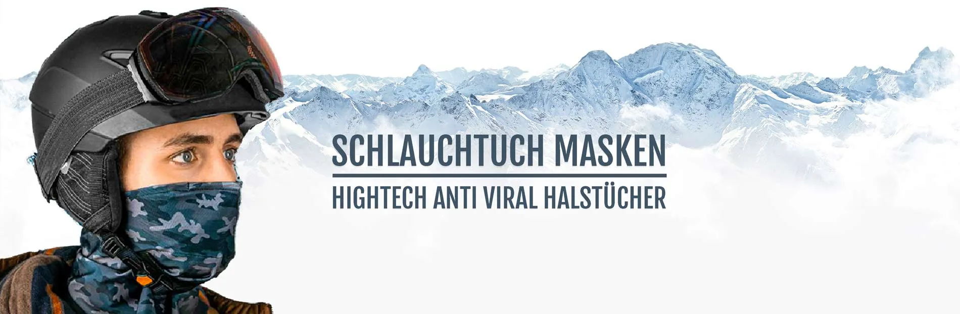 Ein Mann mit Skihelm und Brille, der ein Schlauchtuch mit Tarnmuster trägt. Im Hintergrund schneebedeckte Berge. Text: Schlauchtuch Masken.