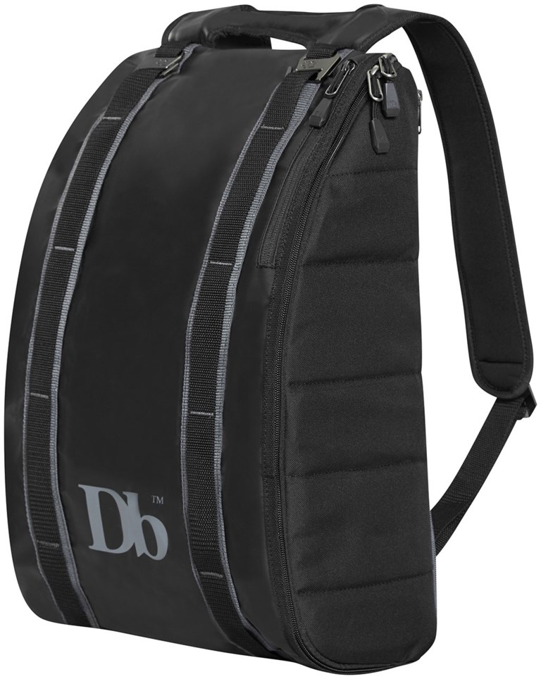 Schwarzer Douchebags Rucksack Schwarzer Douchebags The Base 15L Rucksack mit Tragegriff und Gurten, seitliche Reißverschlüsse und graues Logo.