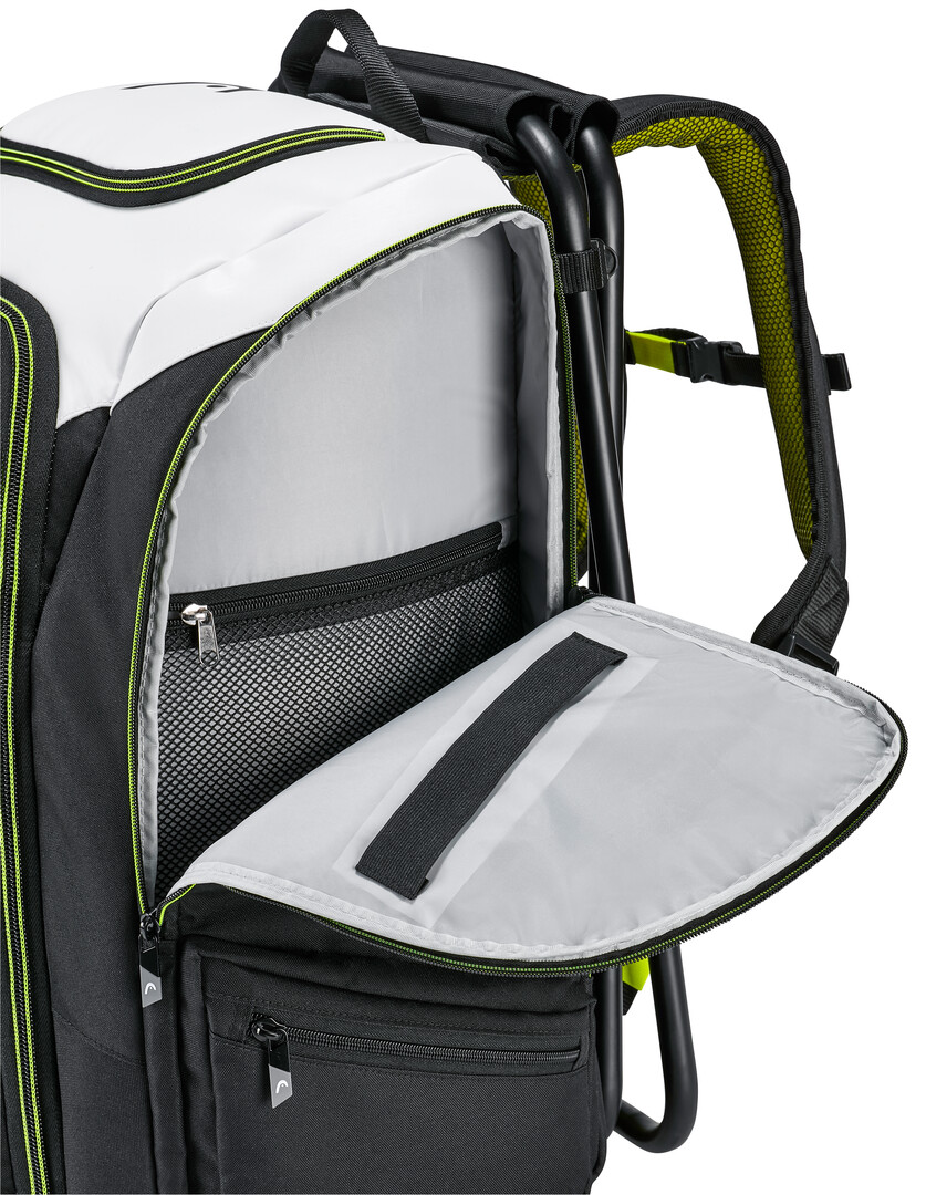 Detailansicht Head Rebels Coaches Backpack mit offenem Fach und integriertem Stuhlgestell.