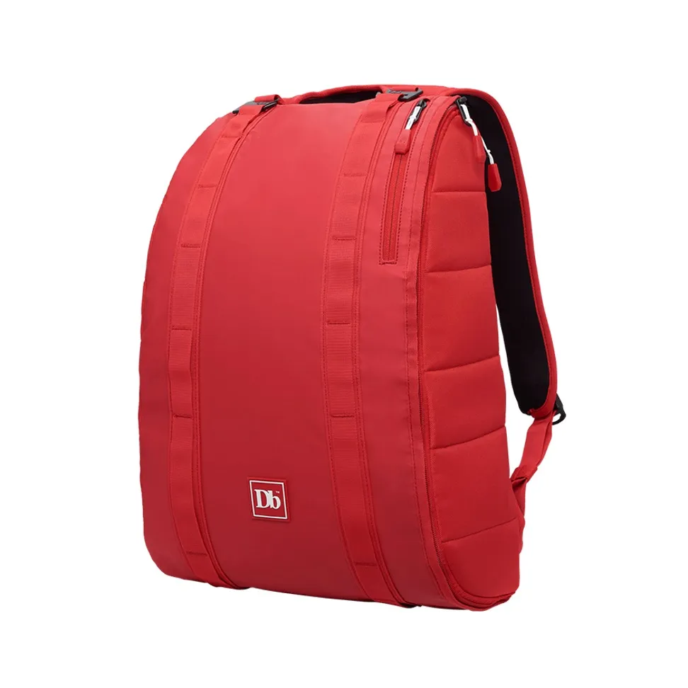 Roter Douchebags The Base 15L Rucksack, seitliche Reißverschlüsse, Tragegurte und Logo.