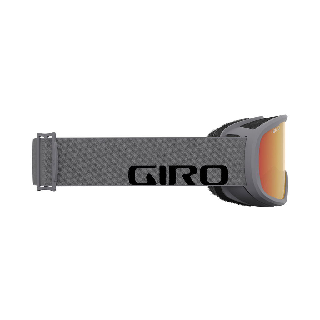 Graue Giro Roam Skibrille mit orangener Linse und Logo auf dem grauen Band, seitliche Ansicht.