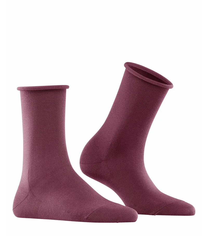 Zwei Active Breeze Damen Socken in Plum Pie, eine stehend und eine in Fussform gebogen.