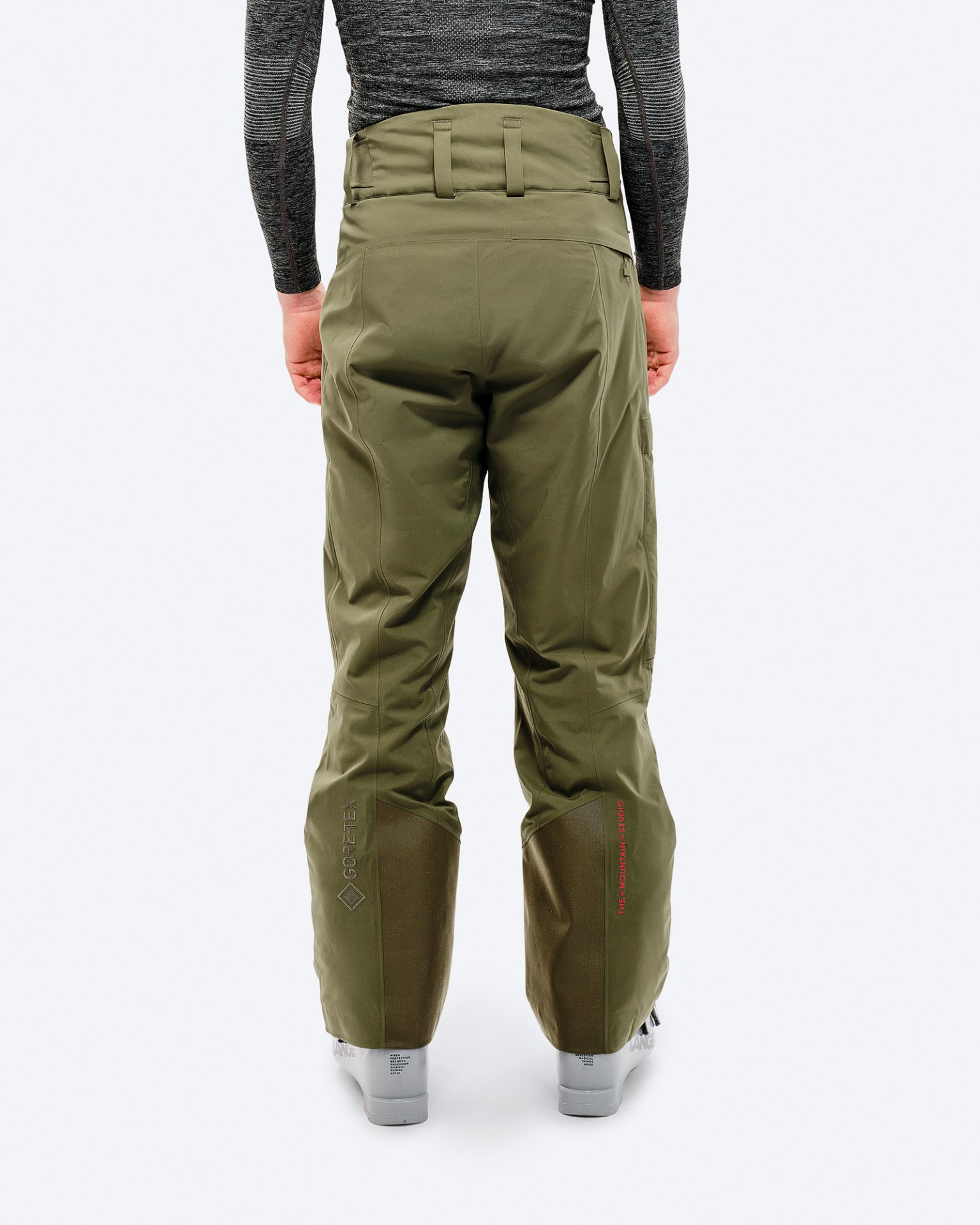 Winter Moss Hose von hinten, wasserdicht mit GORE-TEX Logo am Bein, Teil einer Ski- und Snowboardbekleidung.