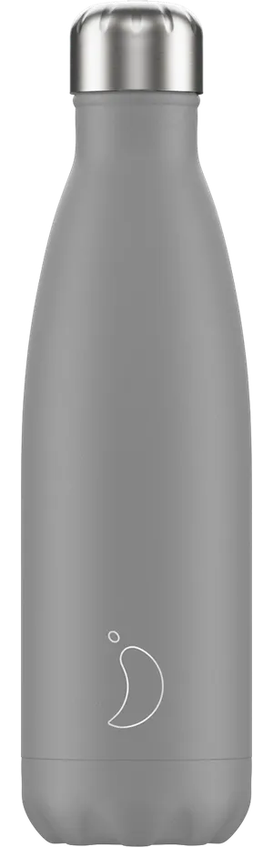 Graue Chillys Trinkflasche 500ml mit silbernem Deckel und weißem Logo. Sie ist schlank, isoliert und hält Getränke kalt oder warm.