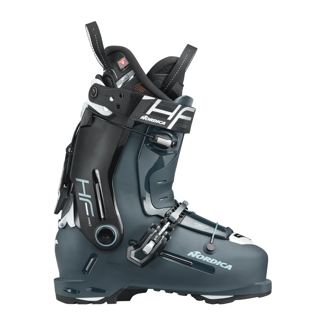 Blau-grauer Nordica HF Pro 95 W GW Skischuh von der Seite, mit schwarzer Manschette und weißen Akzenten.