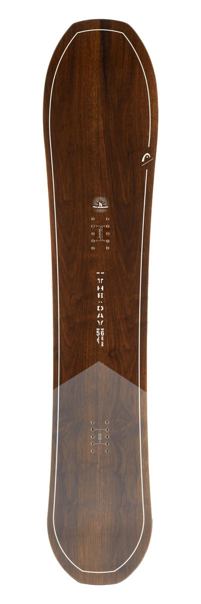 Das Snowboard "THE DAY" mit Holzfurnier, weißen Kantenlinien und Montagepunkten für Bindungen.