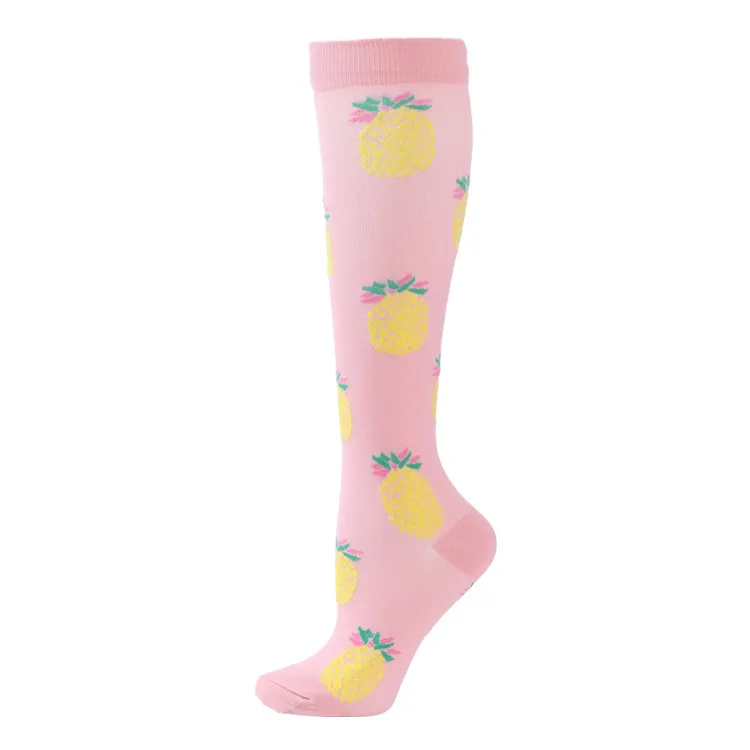 Rosa Skisocke mit Ananas-Muster, knielang.