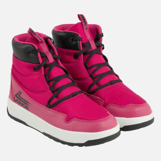 Pinkfarbene, hohe Freizeitschuhe mit schwarzen Schnürsenkeln und weißer Sohle.