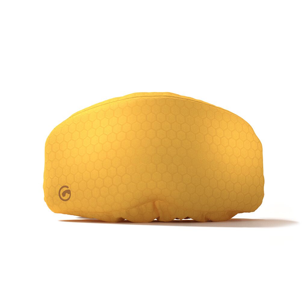 Gelbe Goggleshell Schutzhülle mit Wabenmuster und kleinem Logo, liegt auf weißem Untergrund.