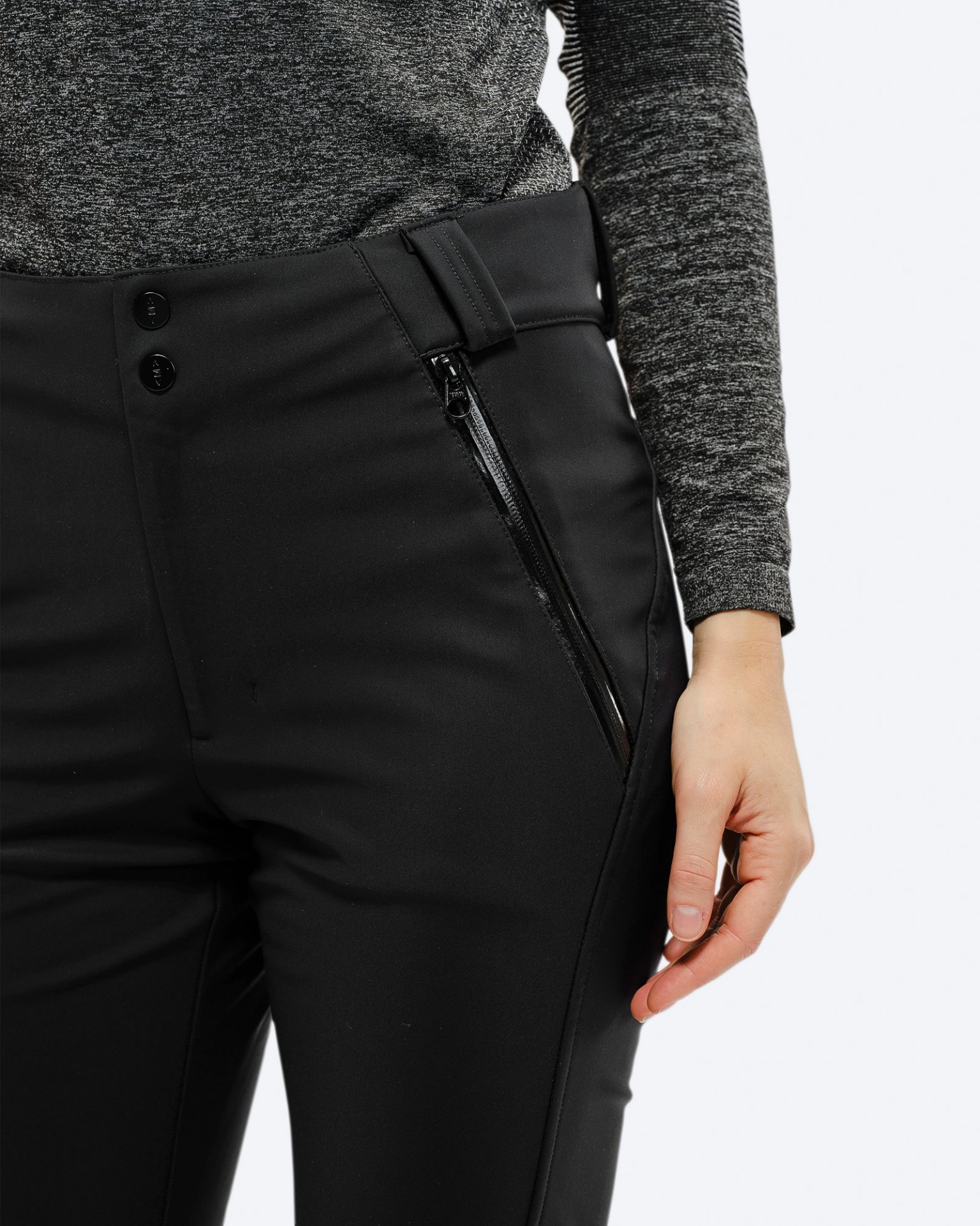 Detailaufnahme der schwarzen Stretch Ski Pants mit Taschenreißverschluss und Bund.