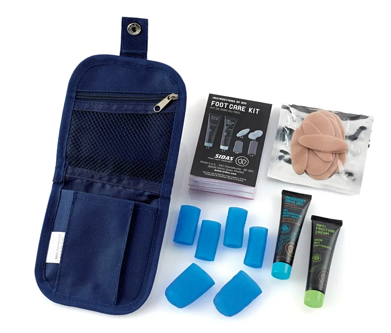 Offenes Sidas Foot Care Kit mit Tasche, Gel Pads, Schutzkappen und Pflaster für die Fußpflege.