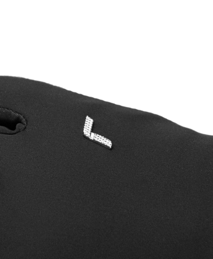 Reusch Tiffany Handschuh schwarz Detailansicht eines schwarzen Reusch Tiffany Handschuhs mit silbernem, dekorativen Logo.