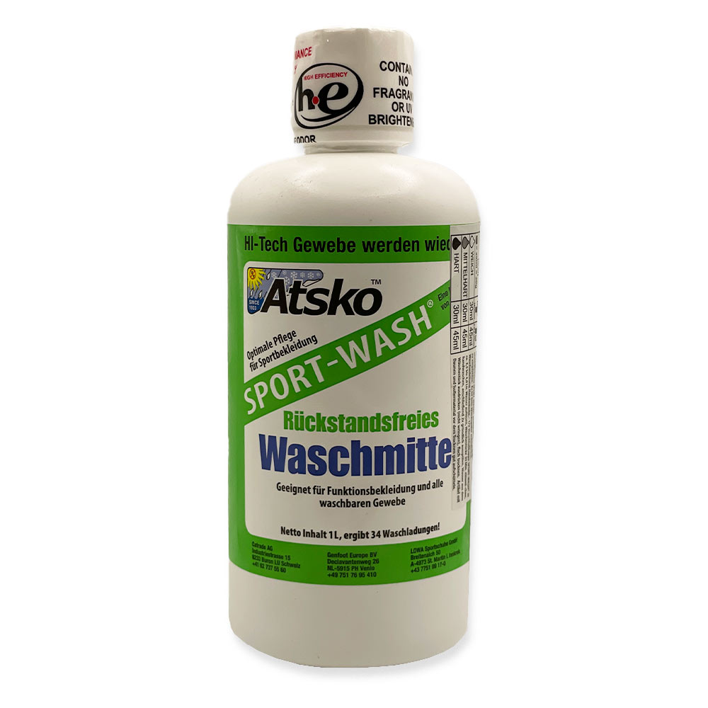 Sport-Wash Waschmittel Weiße Flasche Sport-Wash Waschmittel mit grünem Etikett. Text auf dem Etikett ist in grün und schwarz.