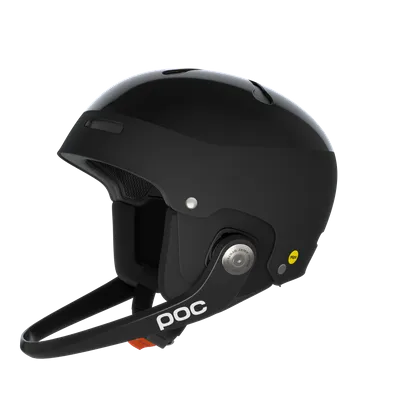 Ein schwarzer Skihelm der Marke POC mit Ohrenschutz und Kinnriemen.