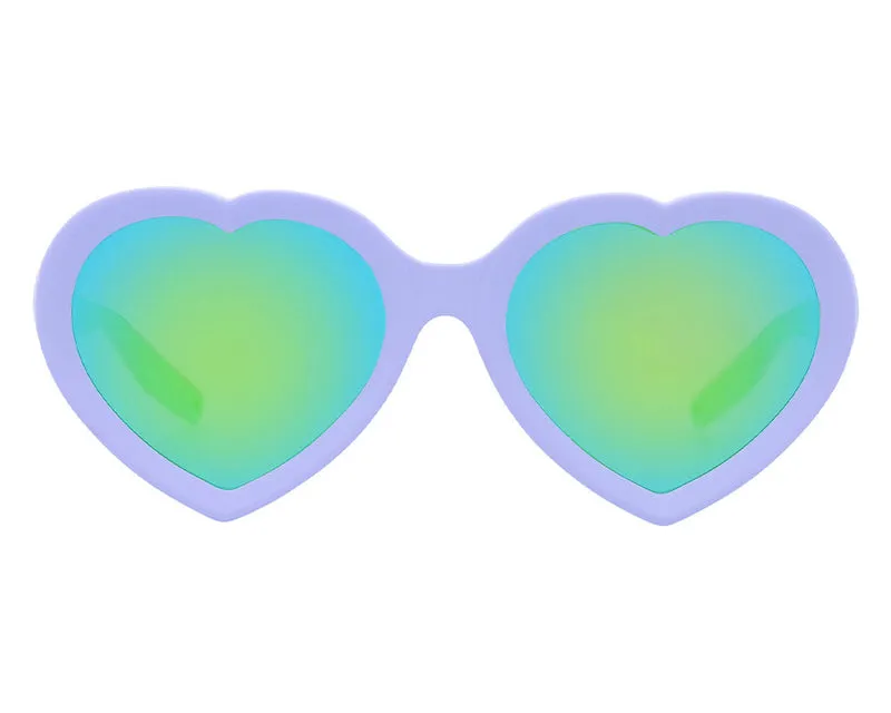 Herzförmige Sonnenbrille "The Admirer Moontower" in Lila mit grün reflektierenden Gläsern.