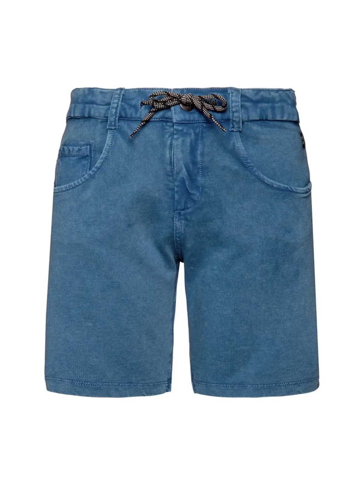 Eine einzelne, hellblaue Cordshorts ist mittig im Hochformat platziert. Die Hose hat zwei schräge Eingrifftaschen, eine kleine Tasche links und einen Bund mit einer schwarz-weiß gemusterten Kordel. Der Stoff weist eine feine Rippenstruktur auf.